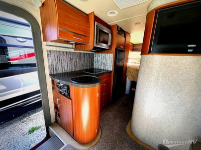 2010 Winnebago Via - Photo 11