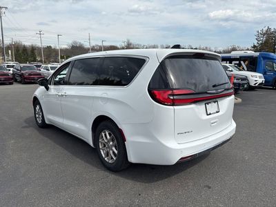 2024 Chrysler Pacifica Touring L - Photo 7