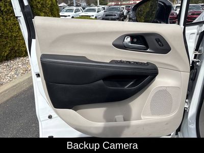 2024 Chrysler Pacifica Touring L - Photo 15