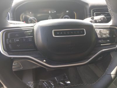 2024 Jeep Wagoneer L — photo 12 view