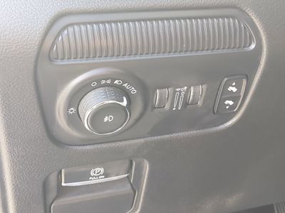 2024 Jeep Wagoneer L — photo 13 view