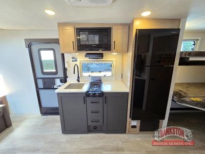 2026 Overland Series 221MSL - Photo 9