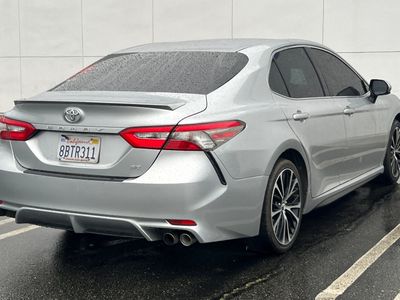 2018 Toyota Camry - Photo 2