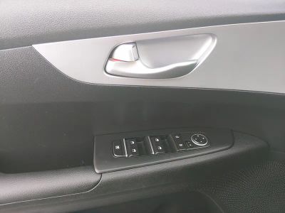 2024 Kia Forte — photo 18 view