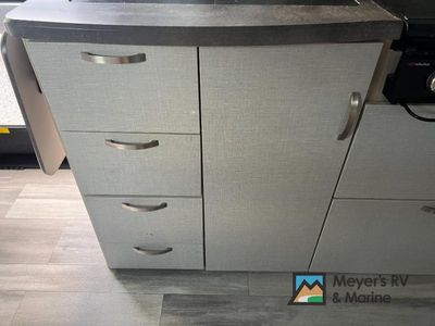 2022 Winnebago Industries Towables Micro Minnie FLX — photo 9 view