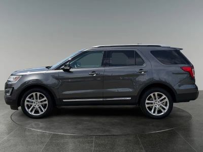 2017 Ford Explorer — detail view