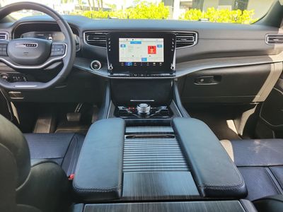 2024 Jeep Wagoneer - Photo 14