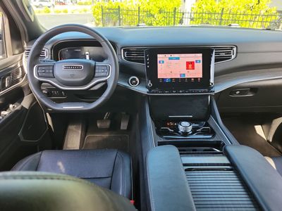 2024 Jeep Wagoneer - Photo 13