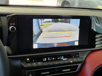 2025 Toyota Camry — photo 13 view