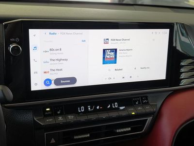 2025 Toyota Camry — photo 18 view