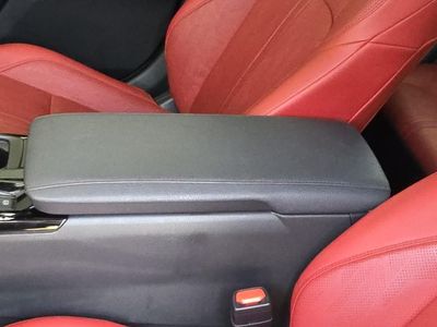 2025 Toyota Camry — photo 9 view