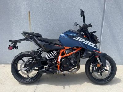 2026 KTM 390 Duke — front three-quarter view