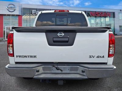 2016 Nissan Frontier — detail view