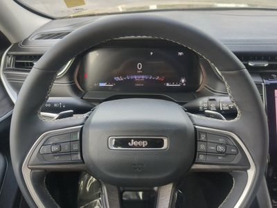 2023 Jeep Grand Cherokee — photo 34 view