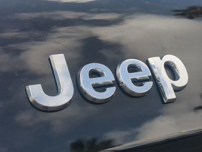 2023 Jeep Grand Cherokee — photo 13 view