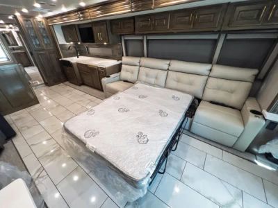 2027 Fleetwood DISCOVERY LXE — photo 8 view