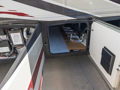 2027 Fleetwood DISCOVERY LXE — photo 26 view