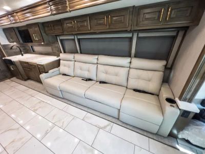 2027 Fleetwood DISCOVERY LXE — photo 7 view