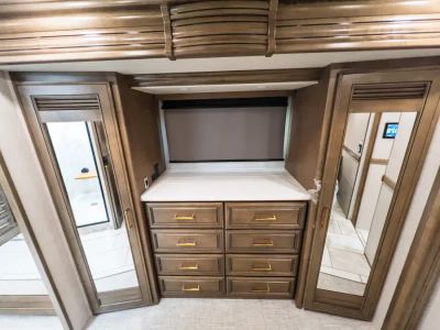 2027 Fleetwood DISCOVERY LXE — photo 16 view