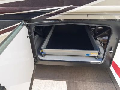 2027 Fleetwood DISCOVERY LXE — photo 37 view
