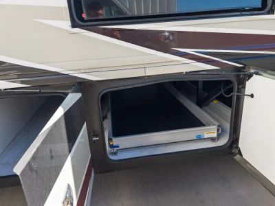 2027 Fleetwood DISCOVERY LXE — photo 27 view