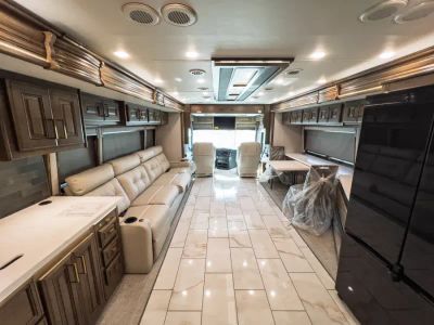 2027 Fleetwood DISCOVERY LXE — interior view
