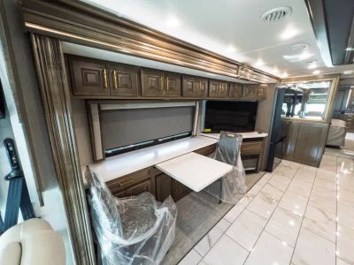2027 Fleetwood DISCOVERY LXE — photo 9 view