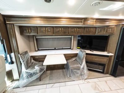 2027 Fleetwood DISCOVERY LXE — photo 10 view
