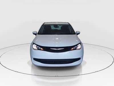2023 Chrysler Voyager - Photo 2