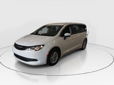 2023 Chrysler Voyager - Photo 3
