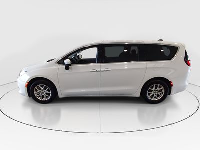 2023 Chrysler Voyager - Photo 4