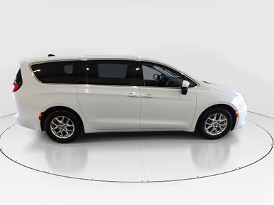 2023 Chrysler Voyager - Photo 8