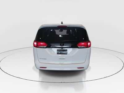 2023 Chrysler Voyager - Photo 6