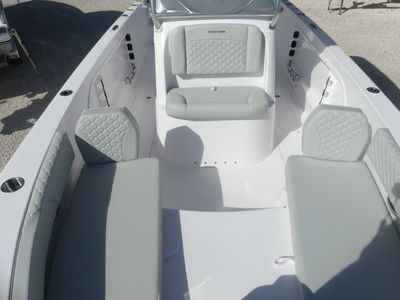 2026 Twin Vee 240 STX - Photo 11