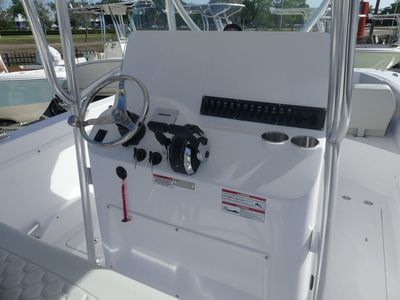 2026 Twin Vee 240 STX - Photo 7