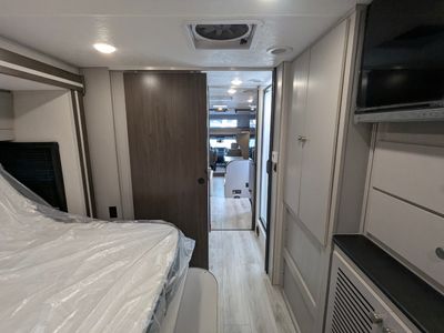 2026 Coachmen Entourage — photo 28 view