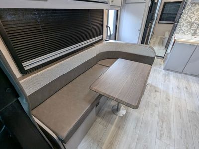 2026 Coachmen Entourage — photo 37 view