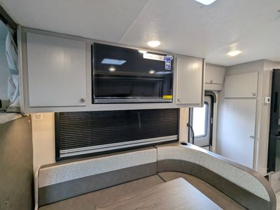 2026 Coachmen Entourage — photo 39 view