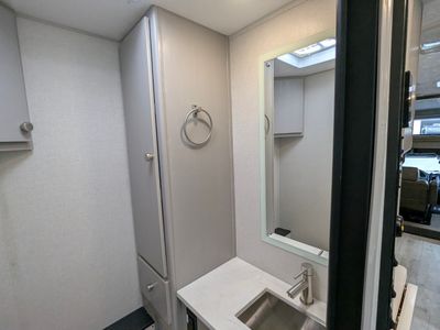 2026 Coachmen Entourage — photo 16 view