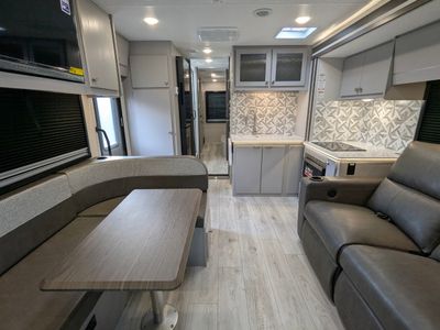 2026 Coachmen Entourage — photo 10 view
