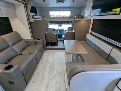 2026 Coachmen Entourage — photo 12 view