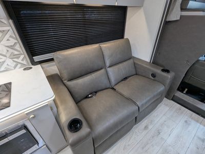 2026 Coachmen Entourage — photo 40 view