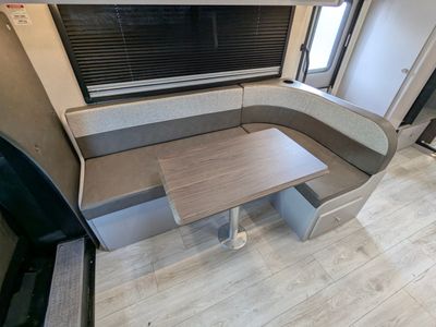 2026 Coachmen Entourage — photo 7 view