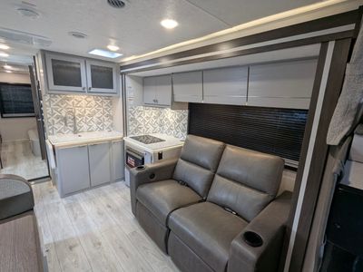 2026 Coachmen Entourage — photo 11 view