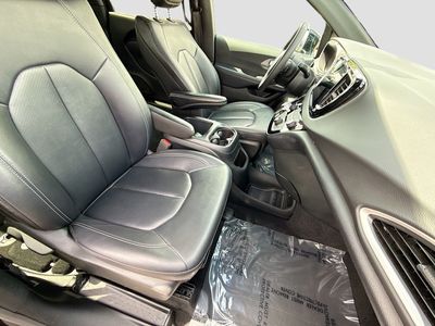 2025 Chrysler Pacifica - Photo 14