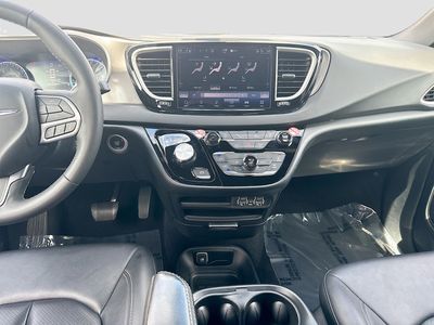2025 Chrysler Pacifica - Photo 18