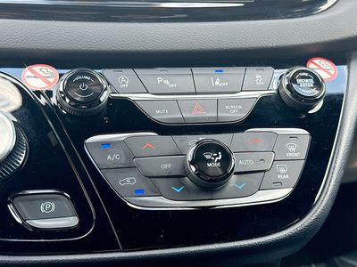 2025 Chrysler Pacifica - Photo 31