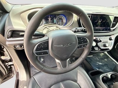 2025 Chrysler Pacifica - Photo 36