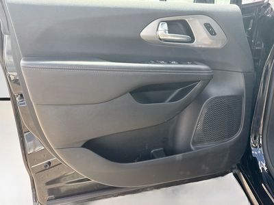 2025 Chrysler Pacifica - Photo 19