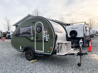 2021 nuCamp TAB 320 S — front three-quarter view